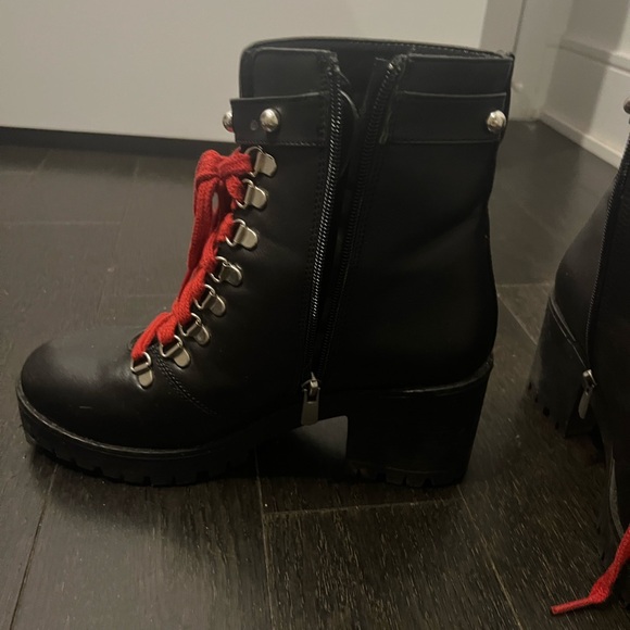 Heel boots - Picture 3 of 3